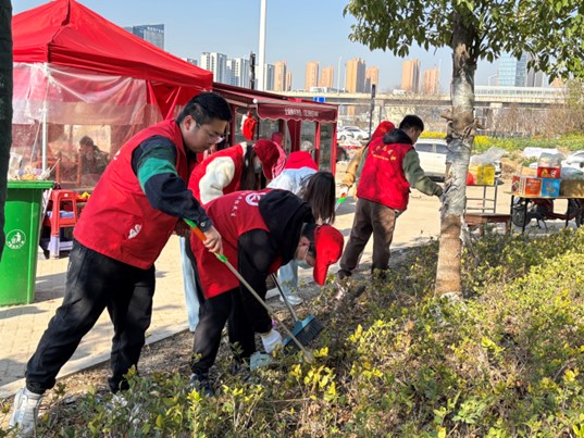 传承雷锋精神 青春聚力环保——研究生环境工程党支部开展雷锋月系列活动