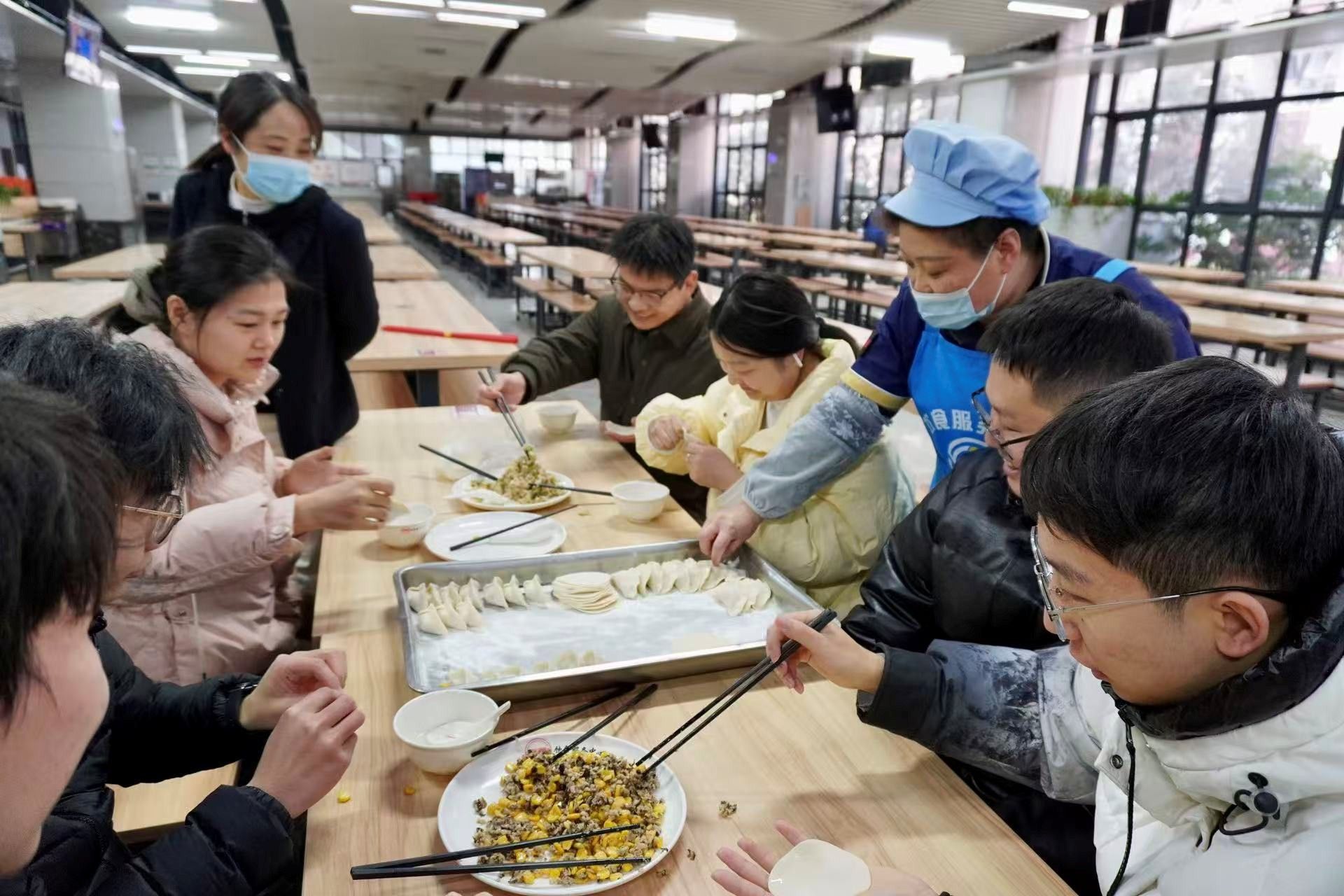 研途暖冬 饺享温情——资源与环境工程学院研究生冬至包饺子活动顺利举行