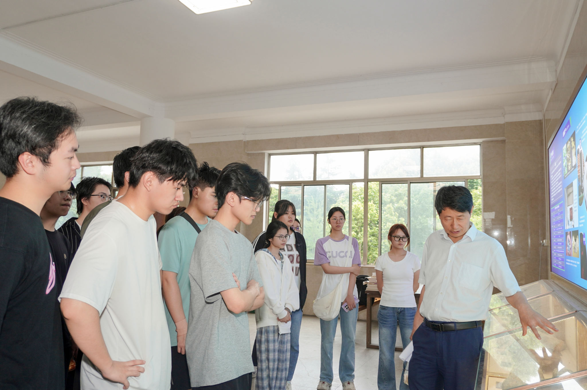 赓续地质薪火 守护绿色家园——资源与环境工程学院开展“博物馆里的思政课”系列活动