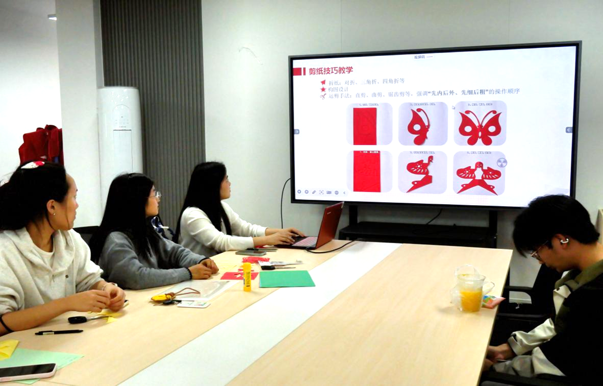 资源与环境工程学院举办春日剪纸研趣课堂活动