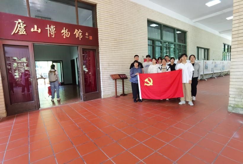 资源与环境工程学院教师党支部组织开展庐山红色实践活动