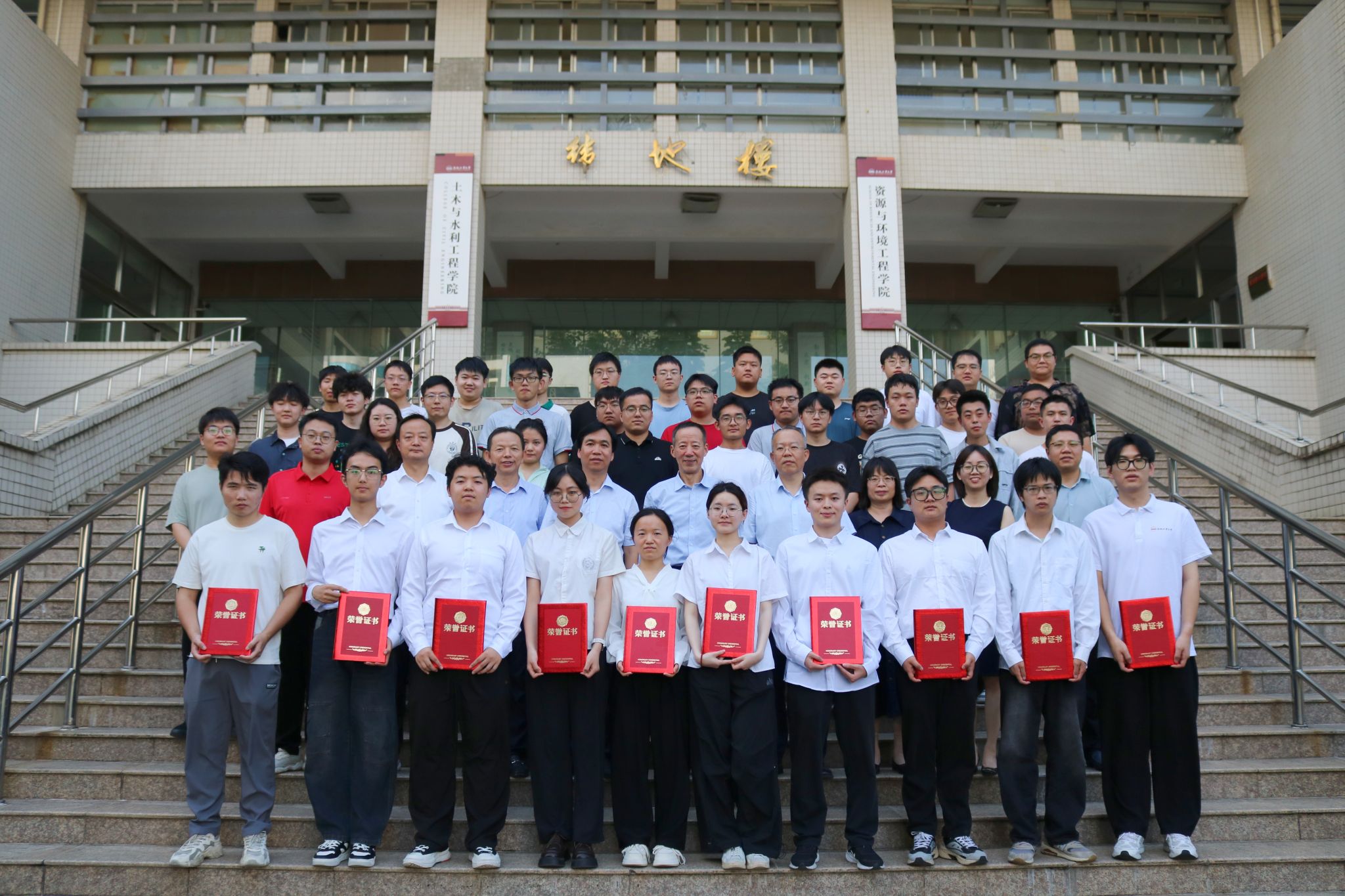 资源与环境工程学院举办“阳光•卓越”奖学金颁奖仪式暨杰出校友报告会